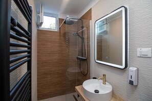 Apartment, 2 Bedrooms | Bathroom - Apartment Un chat (Rovinj)