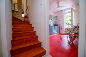 Apartamento, 2 quartos | Área de estar | TV