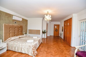 5 camere, ferro/asse da stiro, culla da viaggio, Wi-Fi gratuito