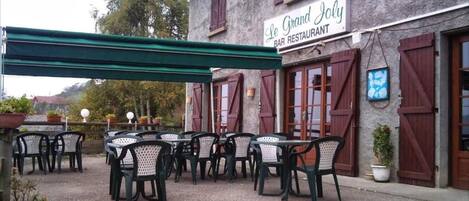 Breakfast, lunch, dinner served; local cuisine