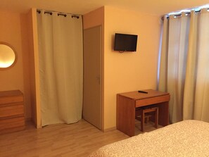 Doppel- oder Zweibettzimmer, Bergblick | Fernseher