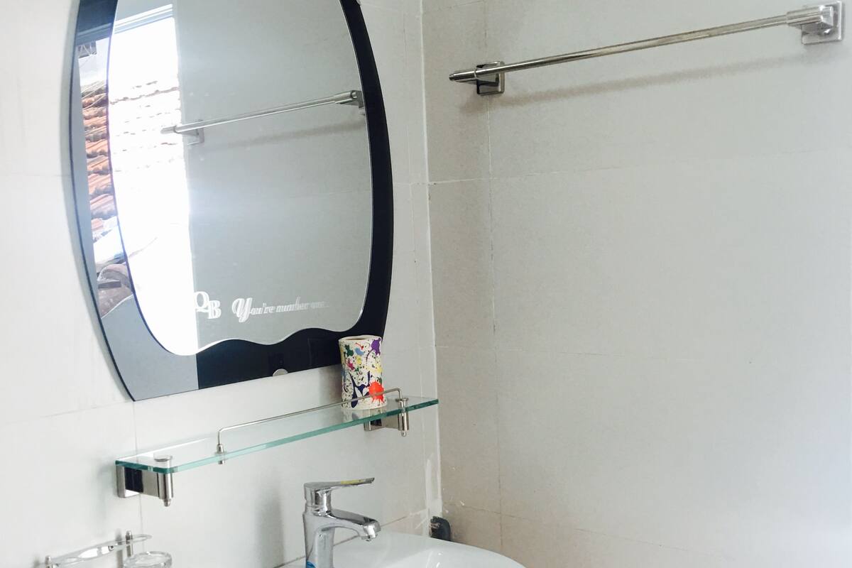 Bathroom sink
