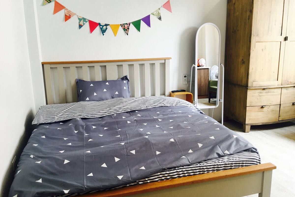 Desk, free WiFi, bed sheets