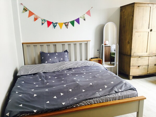 Desk, free WiFi, bed sheets