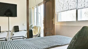 3 chambres, bureau, fer et planche à repasser, accès à Internet