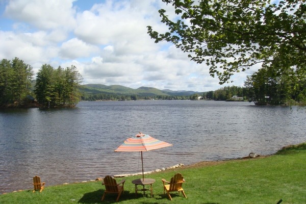 Awesome Views of Lake Alqonquin ! Come and relax at one of the best Locations.