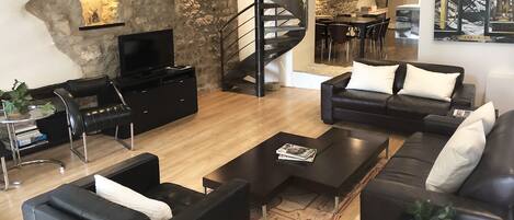 TV connectée, livres, vidéothÚque