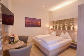 Habitación doble superior | Caja fuerte, escritorio, cortinas opacas y sistema de insonorización