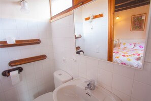 Dusche, Handtücher, Toilettenpapier