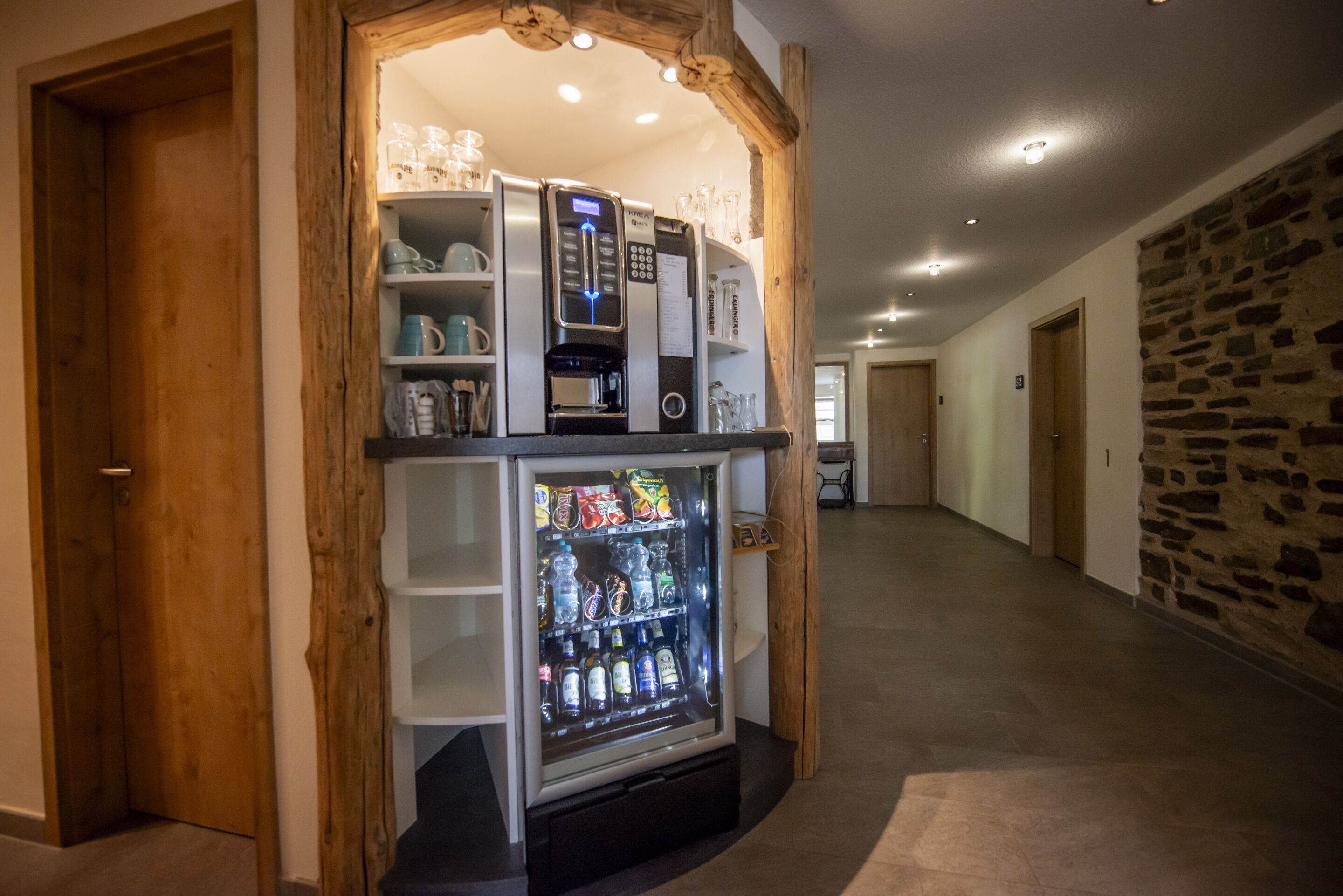 Habitación triple Confort, baño privado | Alimentos y bebidas