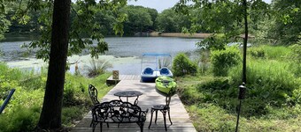 Cisne blanco junto al estanque HotTub 3800sqft Moderno SsMook Home Water Front