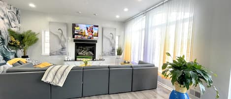 Living area | TV, fireplace, table football, ping pong