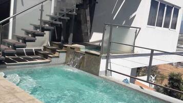 Kolam renang outdoor
