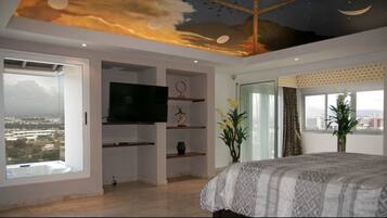 Luxury House, Multiple Beds, Private Pool, City View | Premium bedding, in-room safe, individually decorated