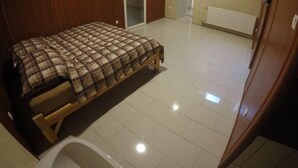 Apartamento familiar, varias camas | Cortinas opacas, tabla de planchar con plancha, wifi gratis