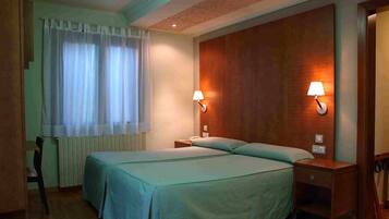 Standard Room | In-room safe, desk, soundproofing, iron/ironing board