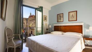 Escrivaninha, berços (sobretaxa), Wi-Fi de cortesia, roupa de cama