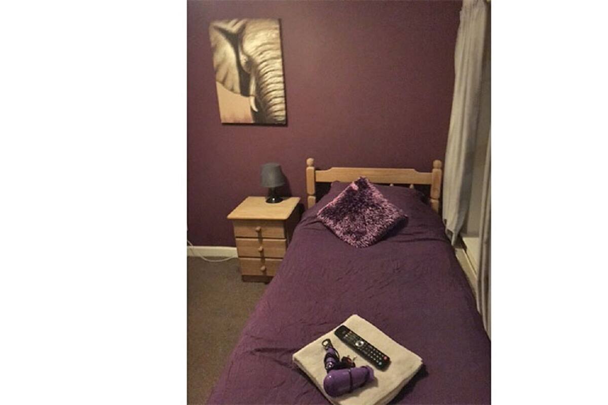 Basic Single Room | WiFi (free), bed sheets