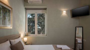 2 bedrooms, in-room safe, desk, soundproofing