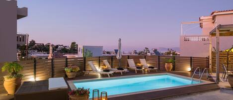 Outdoor pool, pool umbrellas, sun loungers