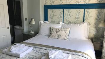 2 bedrooms, desk, iron/ironing board, travel crib