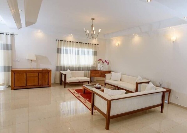 Deluxe Apartment | Living area