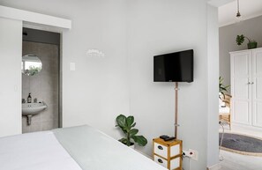 1 bedroom - Surf Way Beach Cottage with the sound of waves and beautiful sunsets a step away (Cape Town)