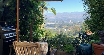 *SPECIAL PRICING* Hollywood Hills PRIVATE Guest Quarters with Spectacular Views