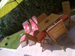 Outdoor dining - CasaHotel SurLaMer (Syracuse)