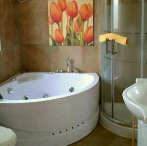 Hair dryer, bidet, towels, soap - CasaHotel SurLaMer (Syracuse)