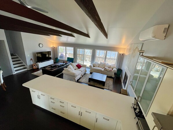 Smart TV, fireplace, DVD player, ping pong