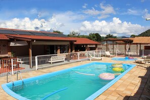2 outdoor pools