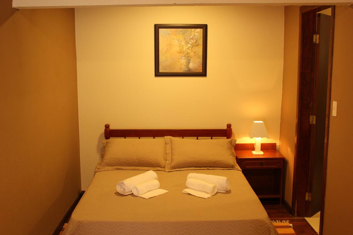 3 bedrooms, hypo-allergenic bedding, blackout curtains