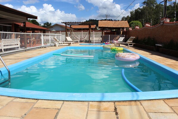 2 outdoor pools