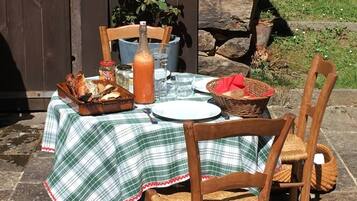 Outdoor dining