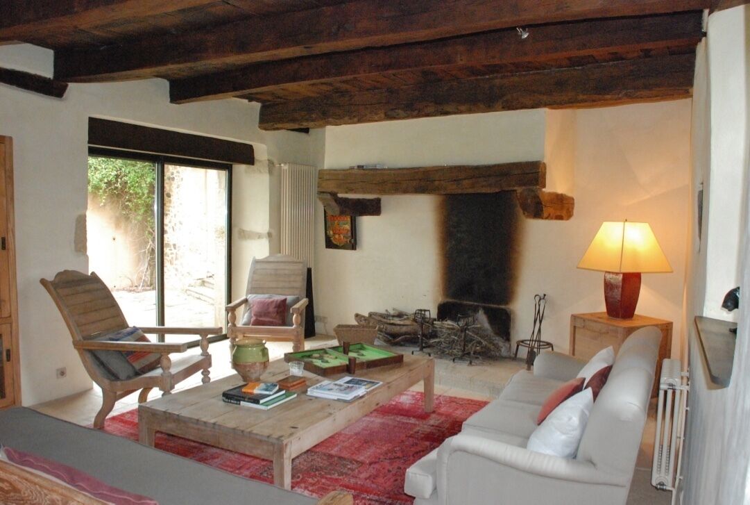 Kamin, Bücher, Stereoanlage