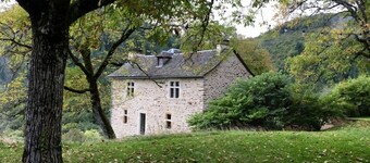 Beautiful 18th century house for rent in private hamlet with heated pool