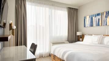 Zimmersafe, Schreibtisch, Verdunkelungsvorhänge, schallisolierte Zimmer