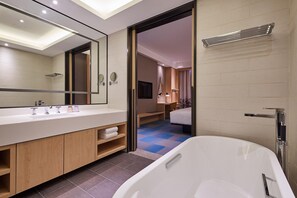 Suite, 1 Bedroom | Bathroom | Free toiletries, hair dryer, slippers, towels - Aloft Shanghai Zhangjiang Haike (Shanghai)