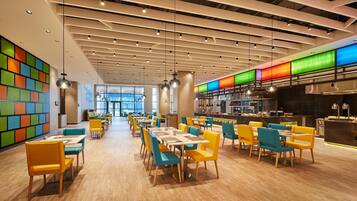 Sarapan prasmanan setiap hari (CNY 128 per orang)