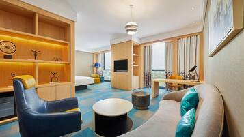 Kamar, 1 Tempat Tidur King (Savvy) | 1 kamar tidur, selimut bulu angsa, minibar, dan brankas