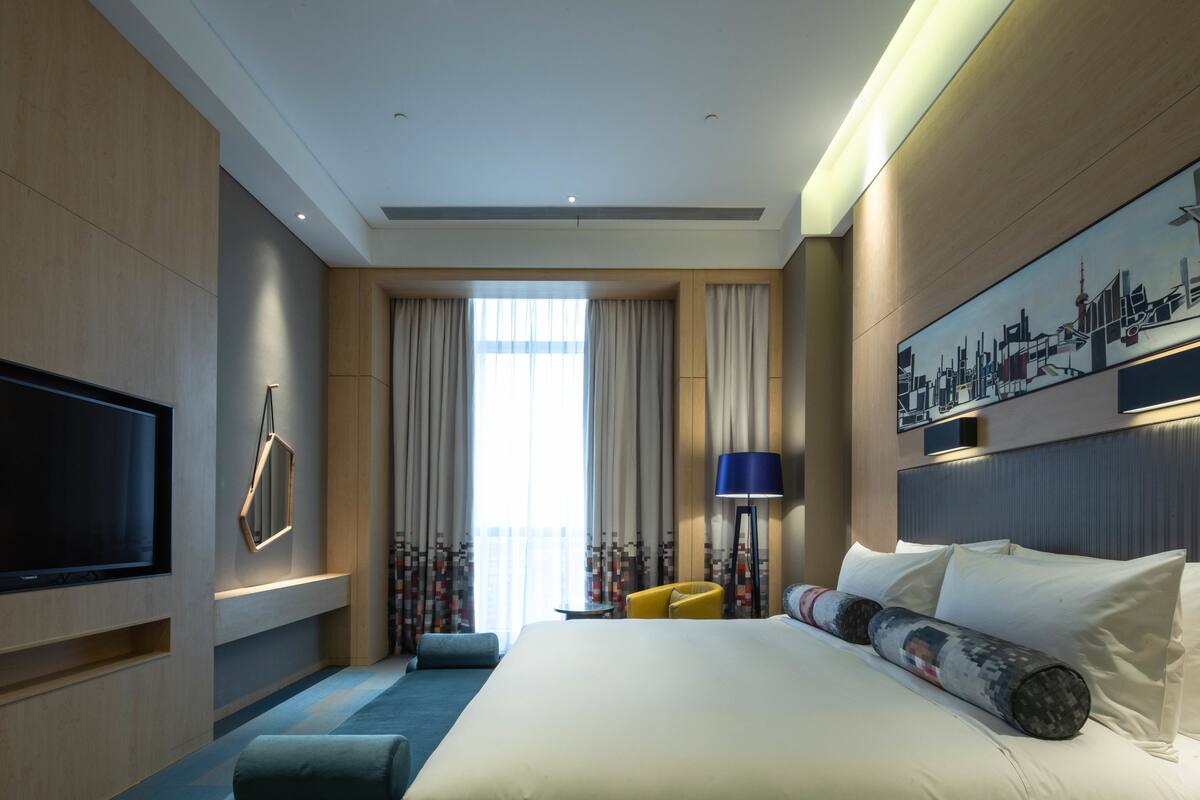 1 bedroom, down comforters, minibar, in-room safe