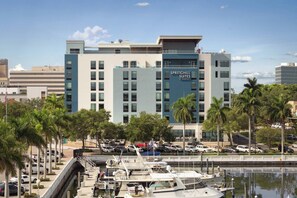 A modern hotel with a marina, featuring a prominent sign for Springhill Suites by Marriott. - SpringHill Suites by Marriott Bradenton Downtown/Riverfront (Bradenton)