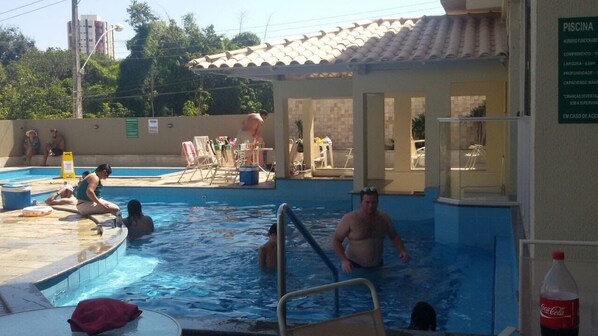 Piscina externa, piscina aquecida