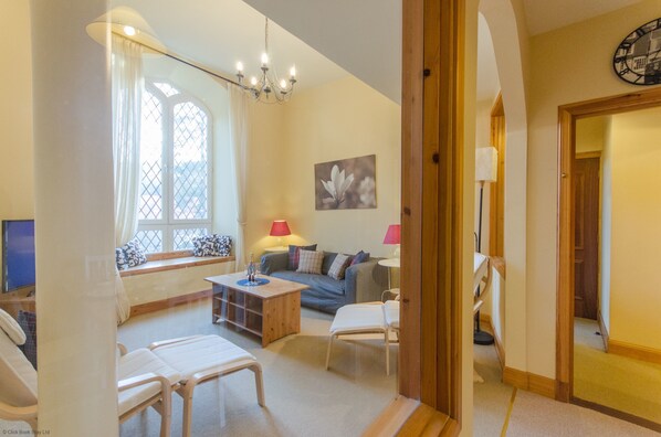 Apartment | Living area | Flat-screen TV