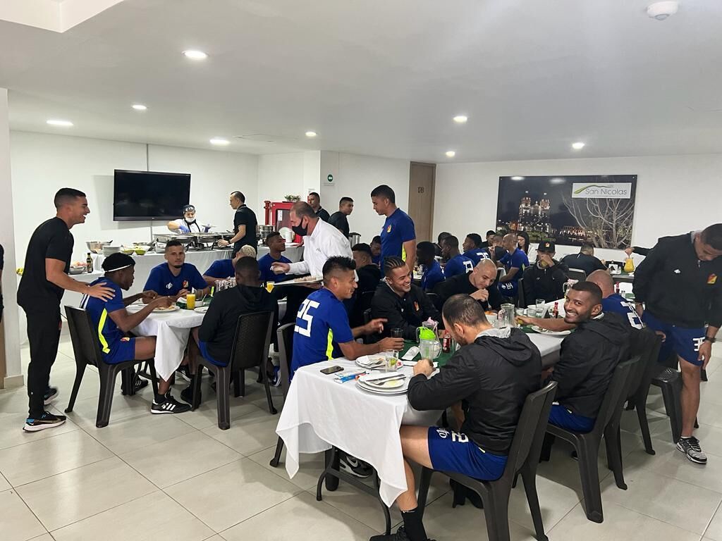 breakfast, lunch, dinner served; local cuisine