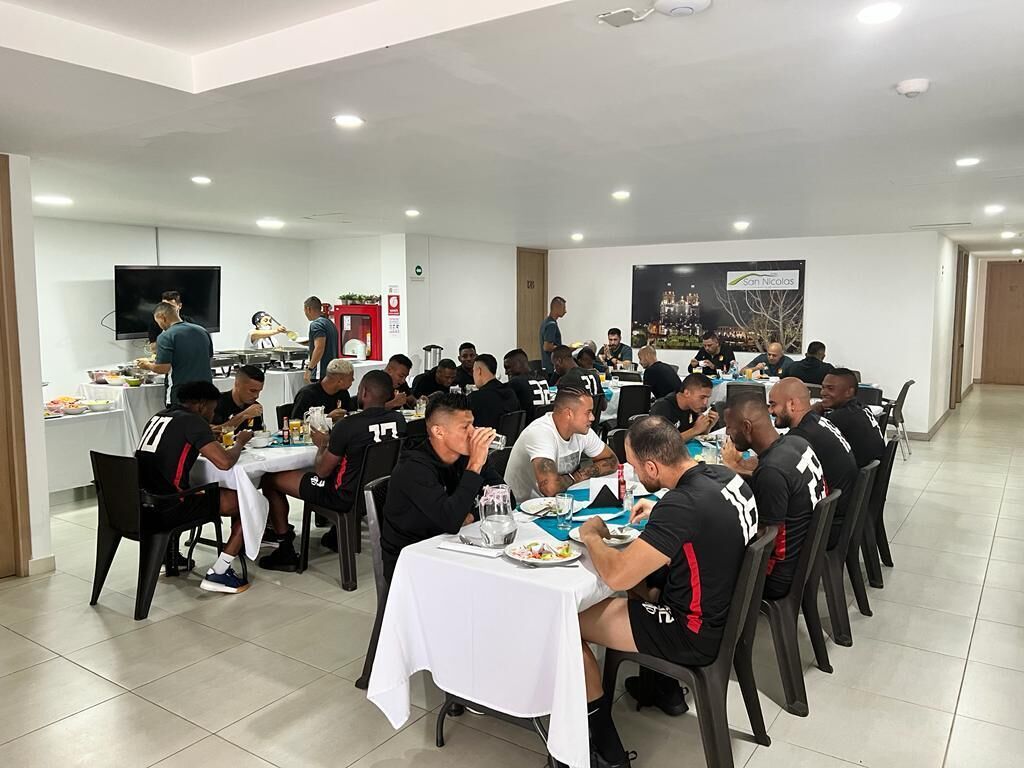 breakfast, lunch, dinner served; local cuisine