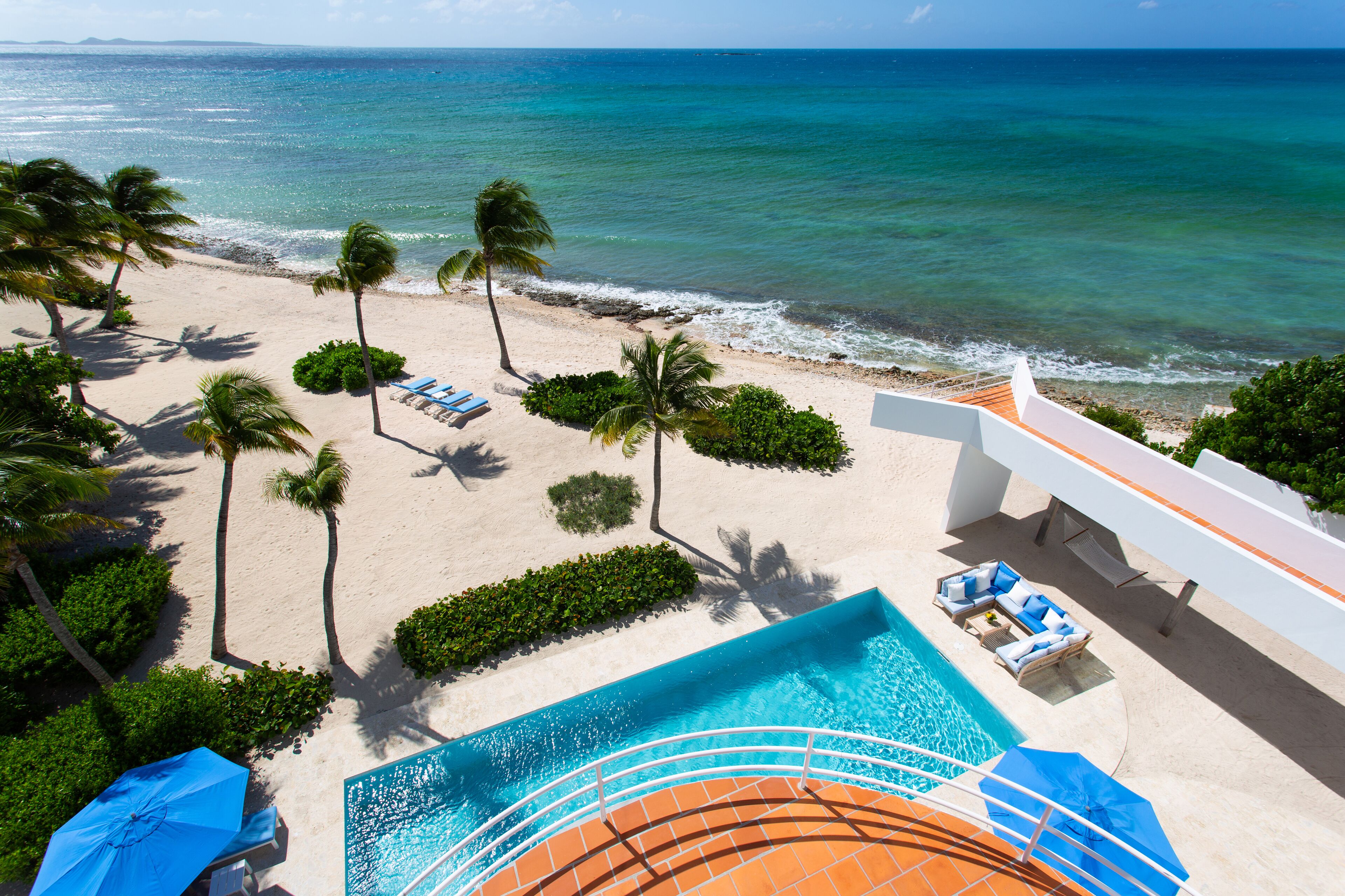 100% Oceanfront vacation villa