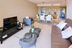 TV - CAN PARRAMON PISCINE TENNIS ROSES (Rosas / Roses)