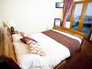 Double Room, 1 Katil Kelamin (Double) | Dihias secara berasingan, dilengkapkan perabot secara berasingan, meja 